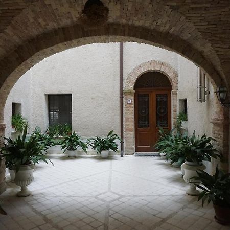Palazzo De Fabritiis Bed & Breakfast Rosciano  Exterior photo