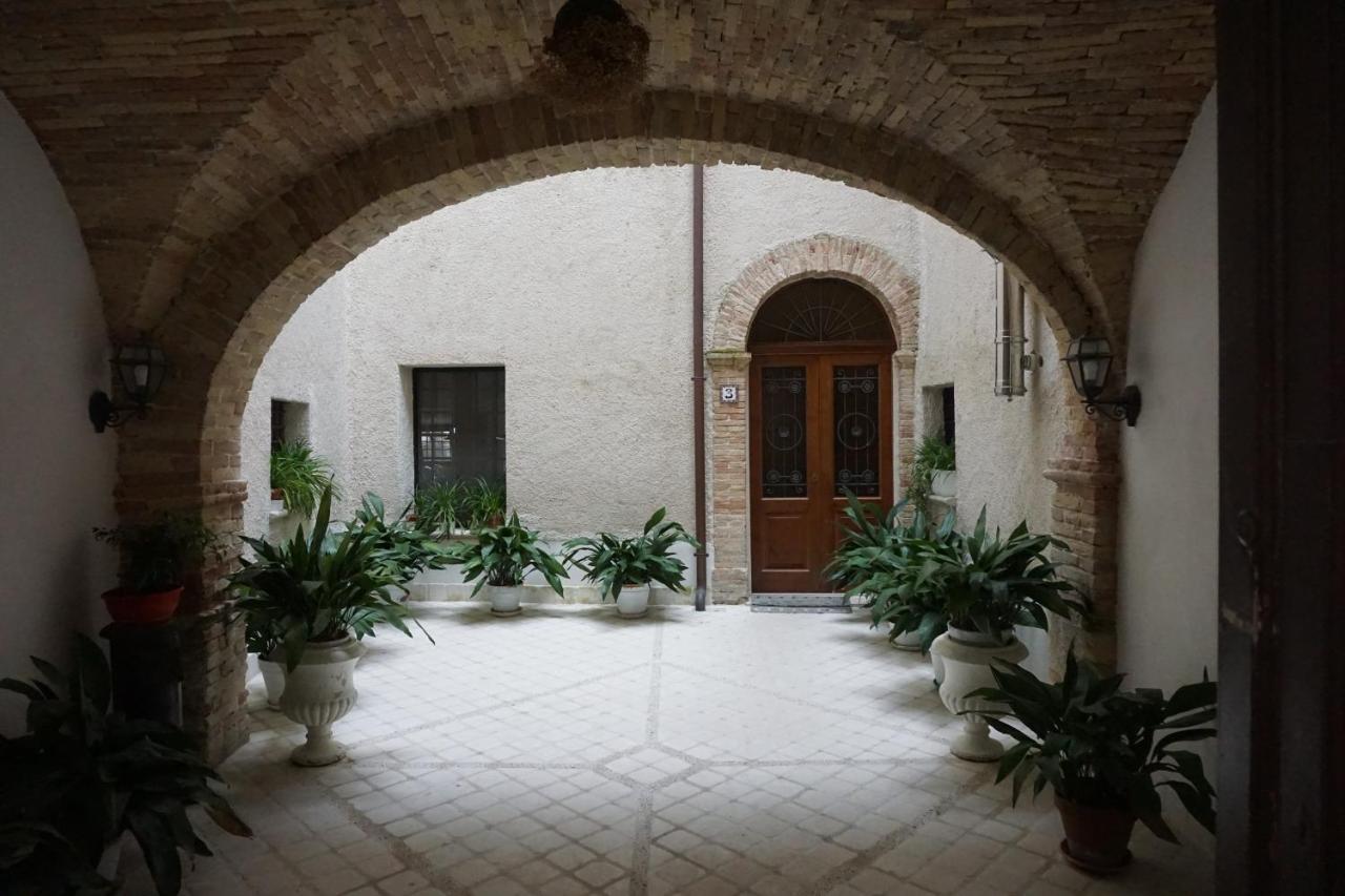 Palazzo De Fabritiis Bed & Breakfast Rosciano  Exterior photo