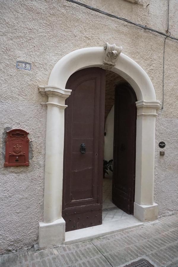 Palazzo De Fabritiis Bed & Breakfast Rosciano  Exterior photo